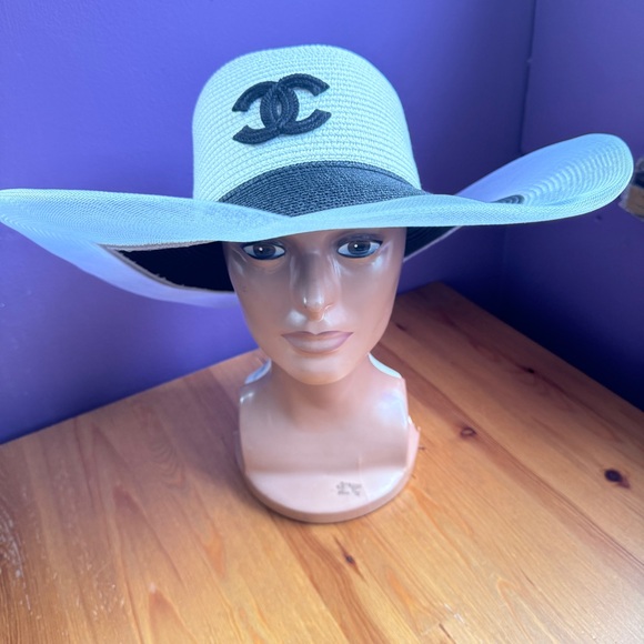 Fancy hat - Picture 2 of 13